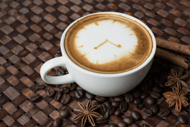 clock latte art